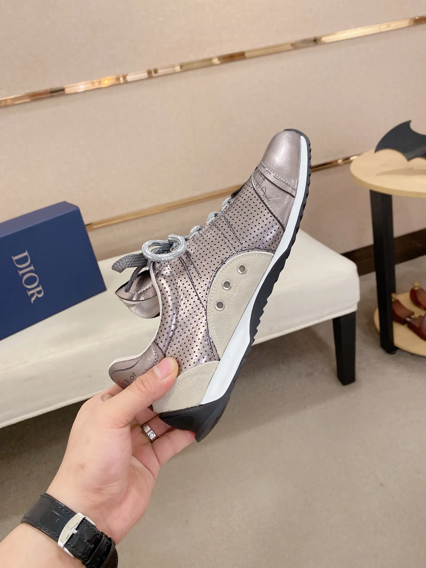 Men's shoes💰: 500💰Couple style💏 [Dior·Dior] New casual sports style men's shoes, new spring and summer design, perfect workmanship, lace-up lazy style to create wardrobe quality, upper: imported first-layer cowhide, mesh breathable lining soft and comfortable, ultra-light TPU wear-resistant outsole, simple, versatile fashion men's shoes, excellent color code number 35--44. (45,46 customized items are not returnable or exchangeable)